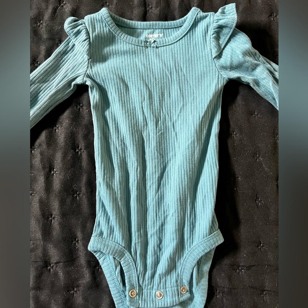 Carter's set of 4 baby girl items - Picture 2 of 5
